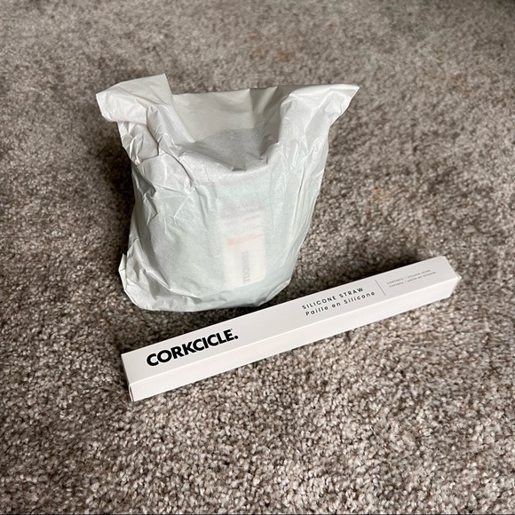 Corkcicle Wine Tumbler with straw - Picture 2 of 2